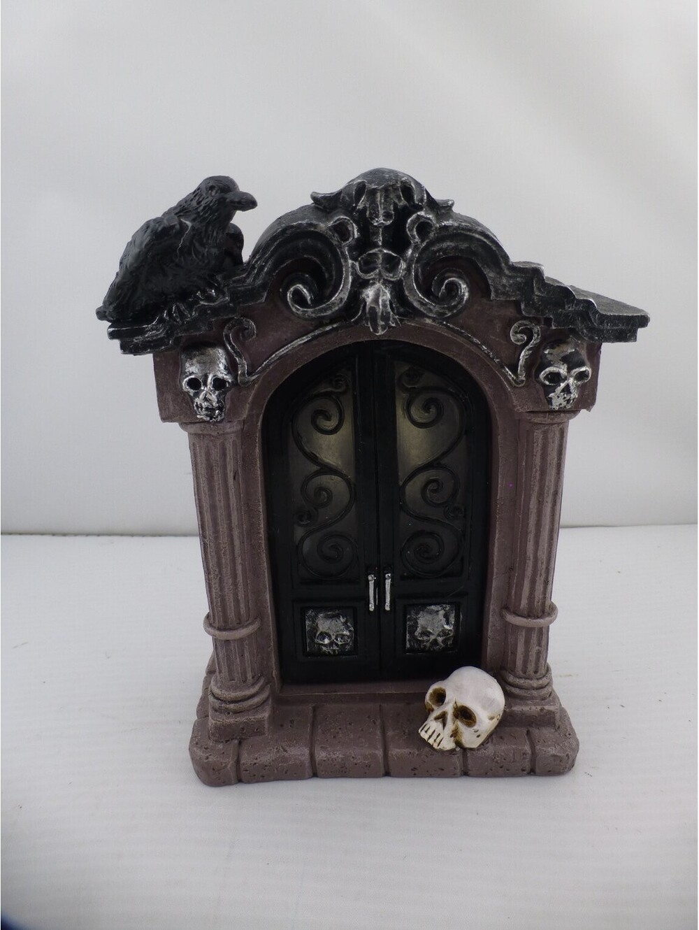 Halloween Light Up Raven Skull Gravestone Crypt Door LED Color Changing I2